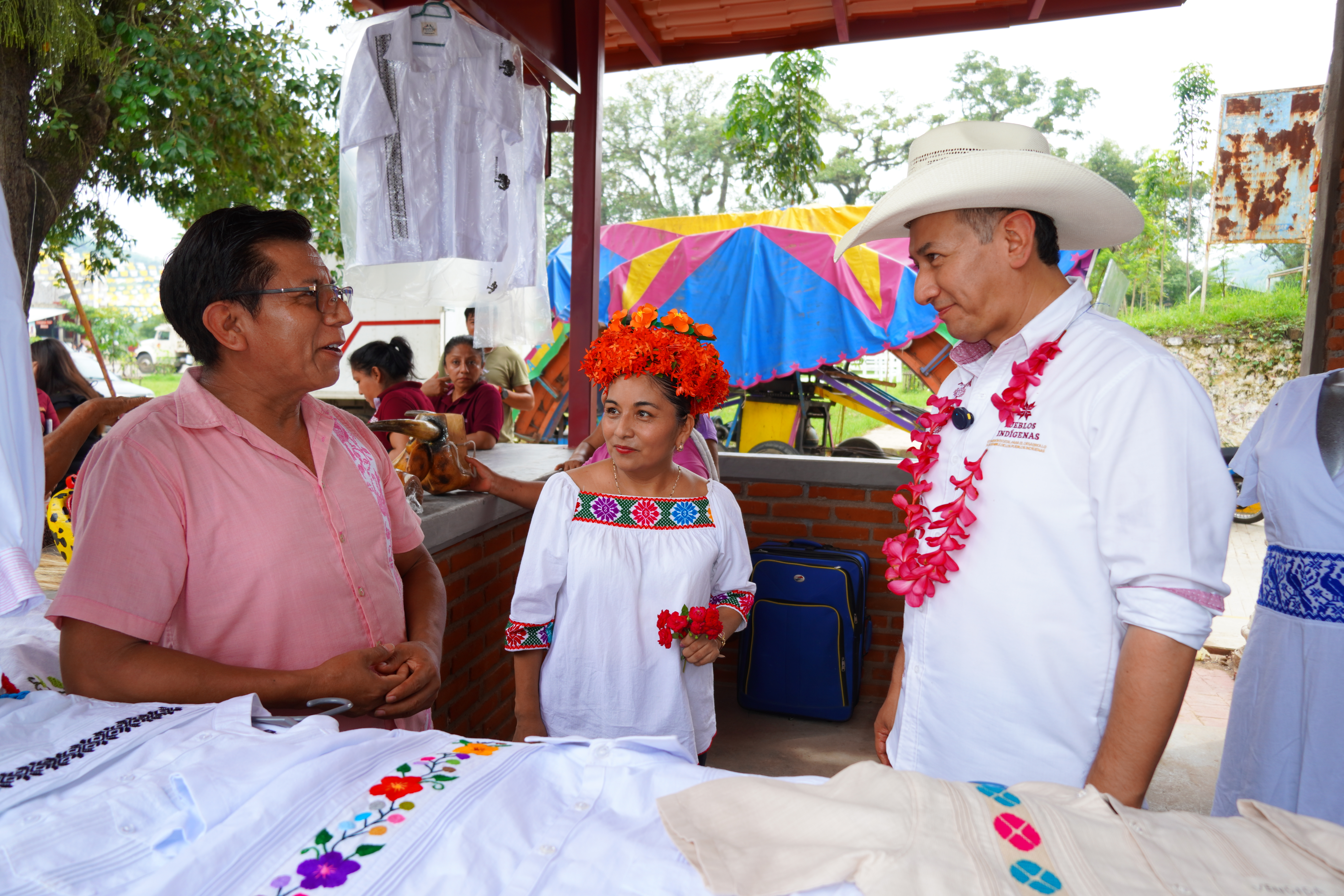Entregan nuevos paradores del Corredor Artesanal de la Huasteca para fortalecer la economía indígena en Hidalgo