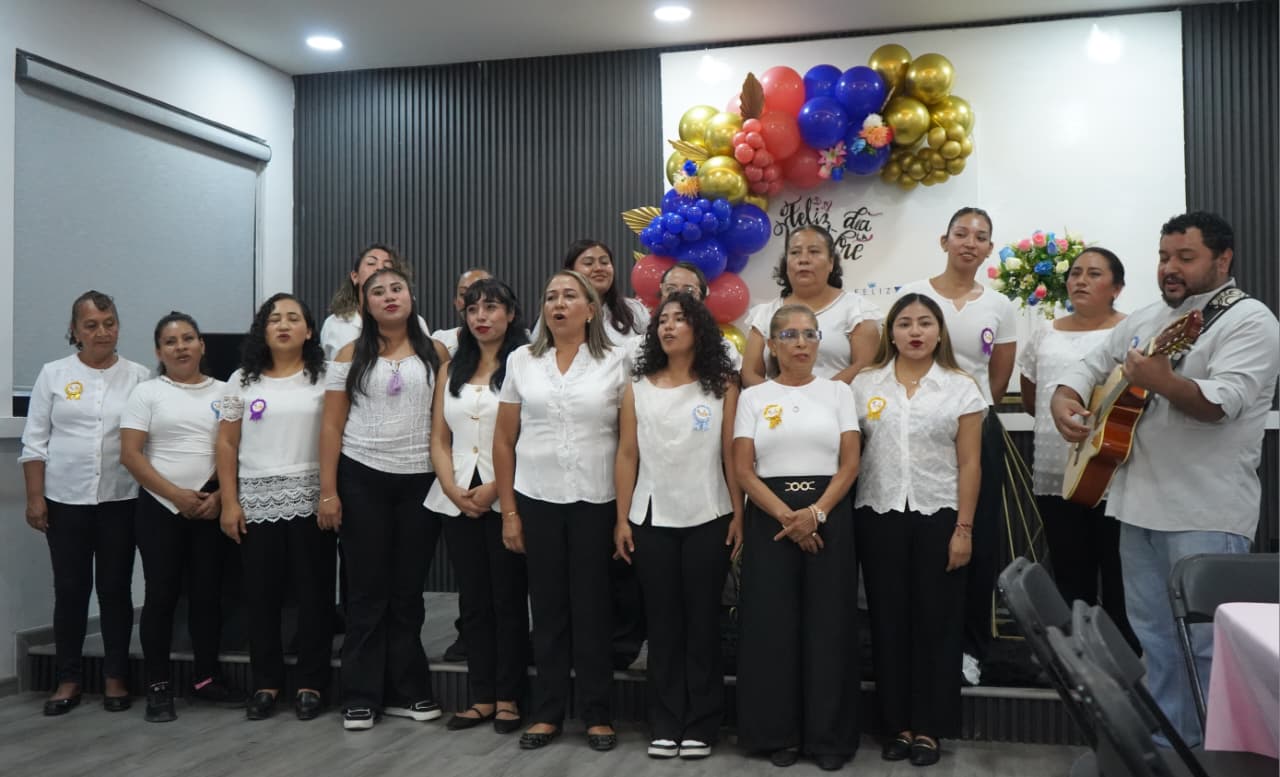 DIF Huejutla reconoce el papel de madres y padres en la formación integral de la niñez