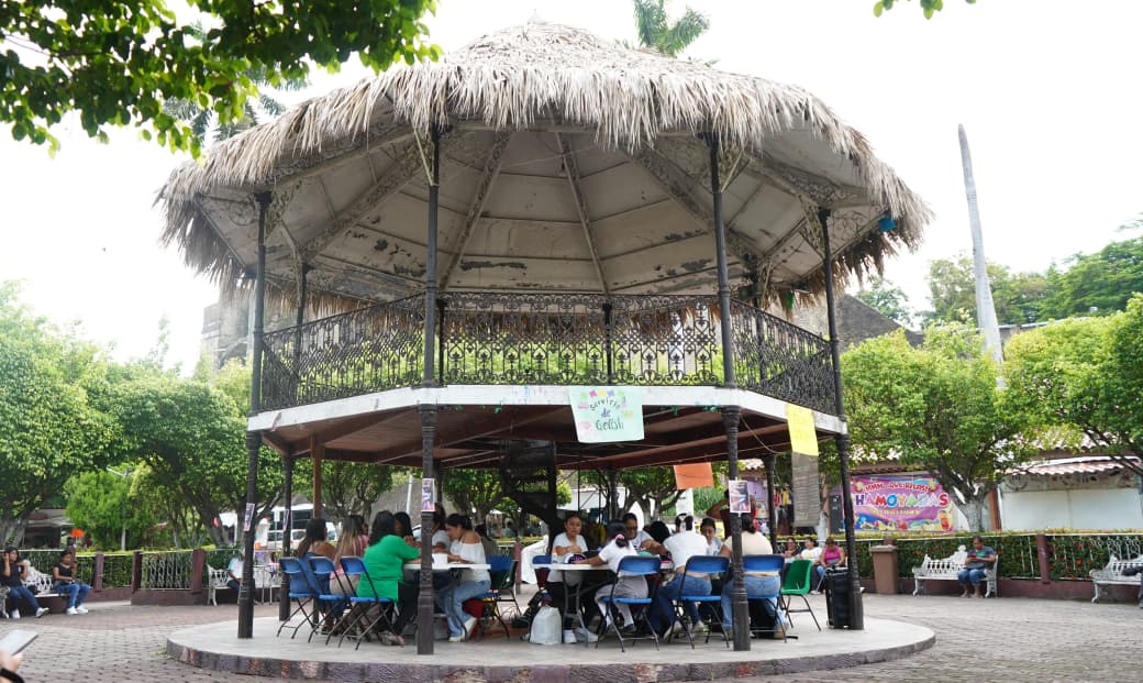 Alumnas del DIF Huejutla realizan con éxito jornada de aplicación de gelish y fortalecen su formación profesional