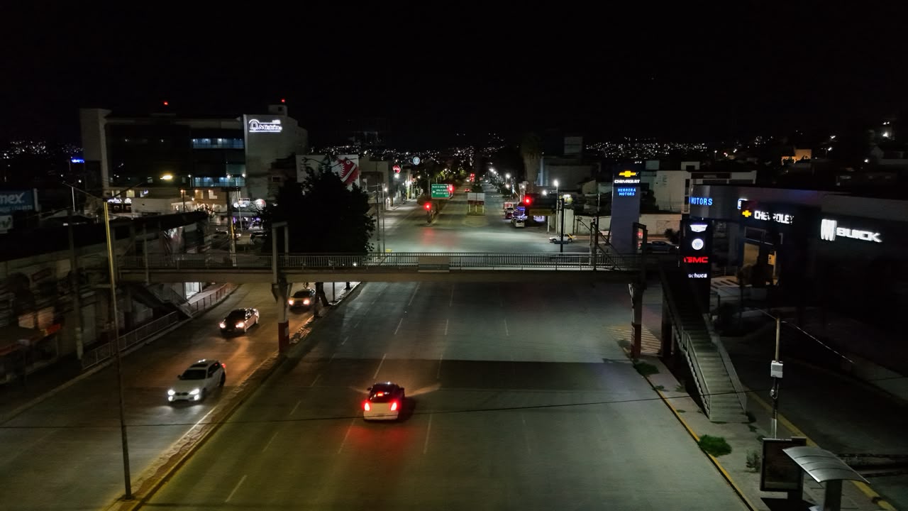 Pachuca avanza en la modernización del alumbrado público con la rehabilitación del bulevar Everardo Márquez