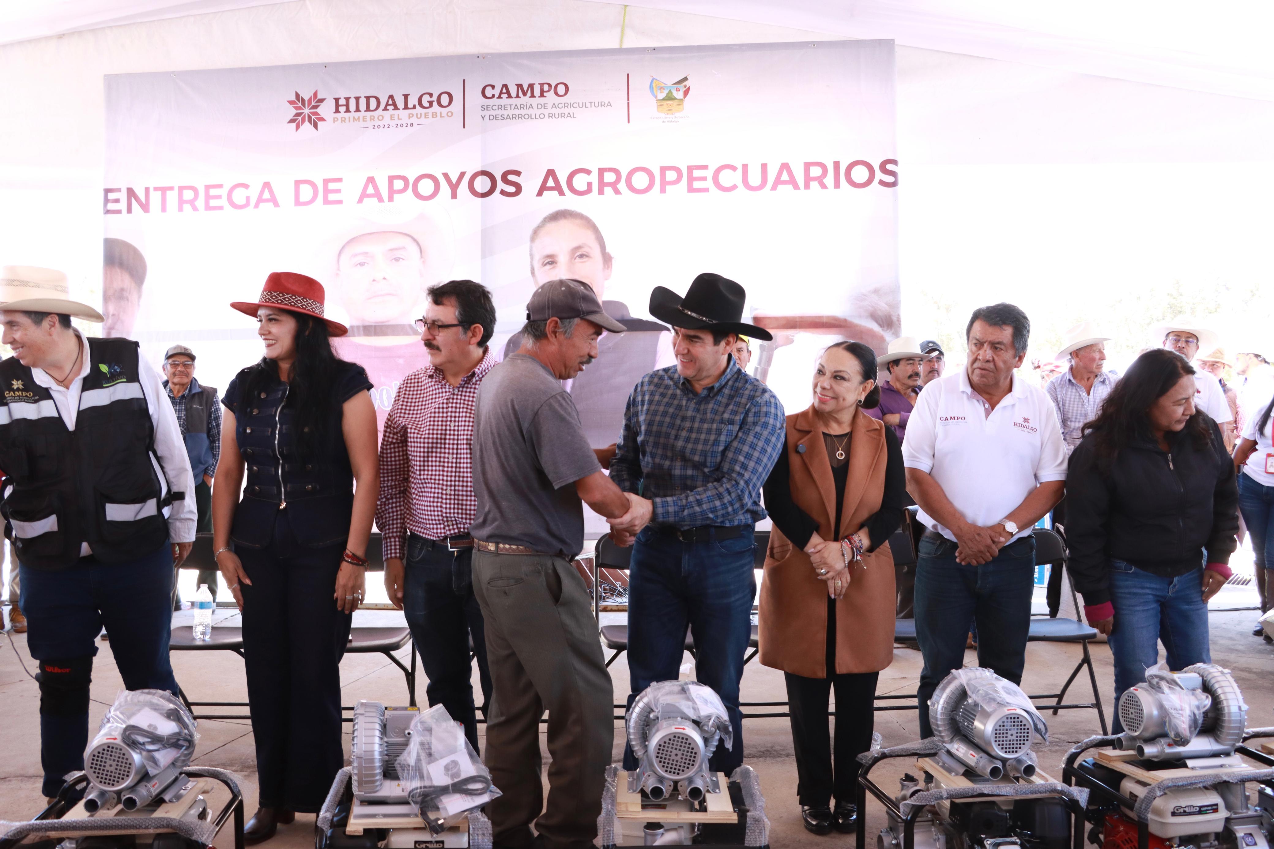 Hidalgo entrega más de 13.4 millones de pesos en apoyos para fortalecer al campo y beneficiar a productores de 22 municipios