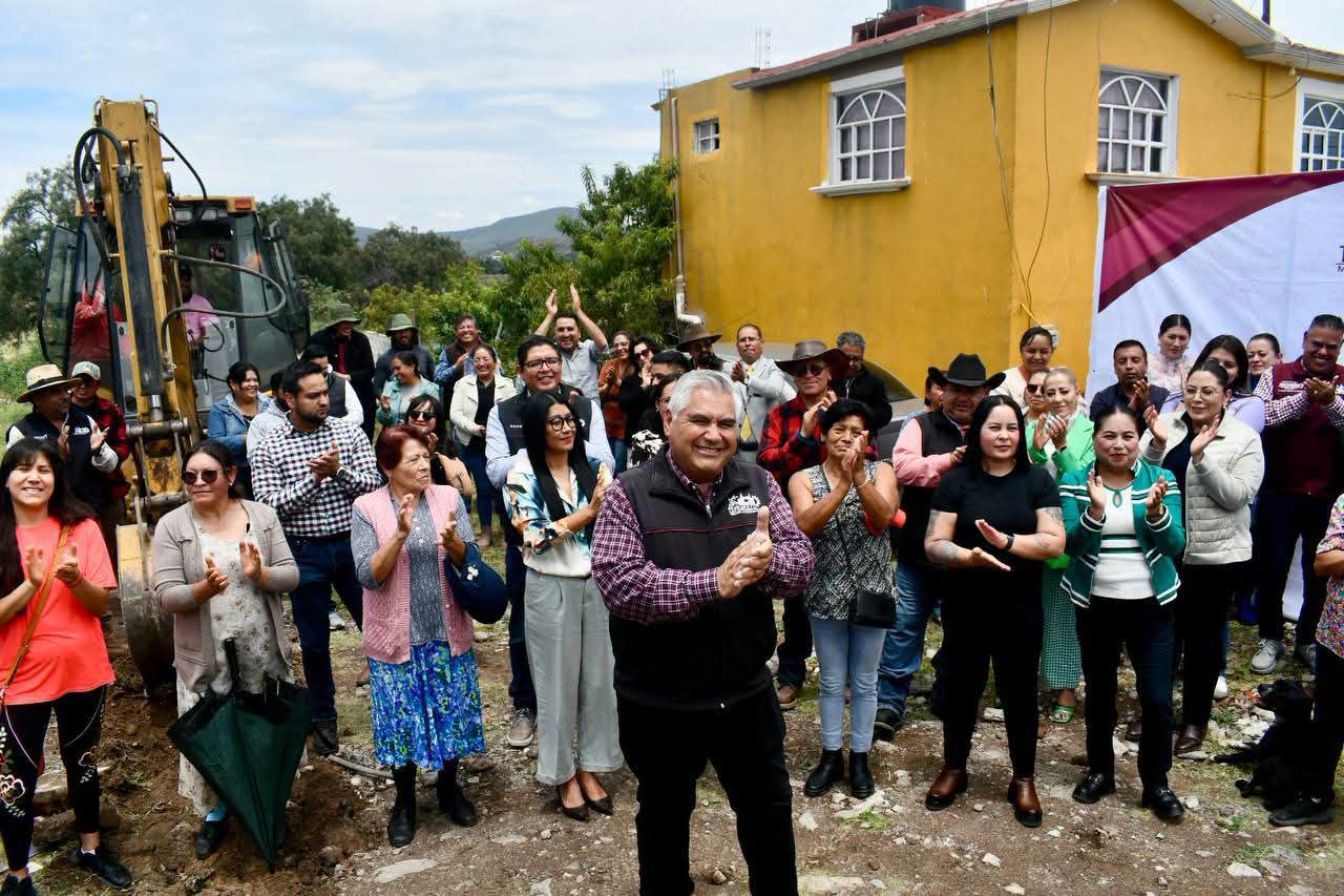 Inicia rehabilitación de la red de drenaje sanitario en la calle Del Factor, en Tepeapulco