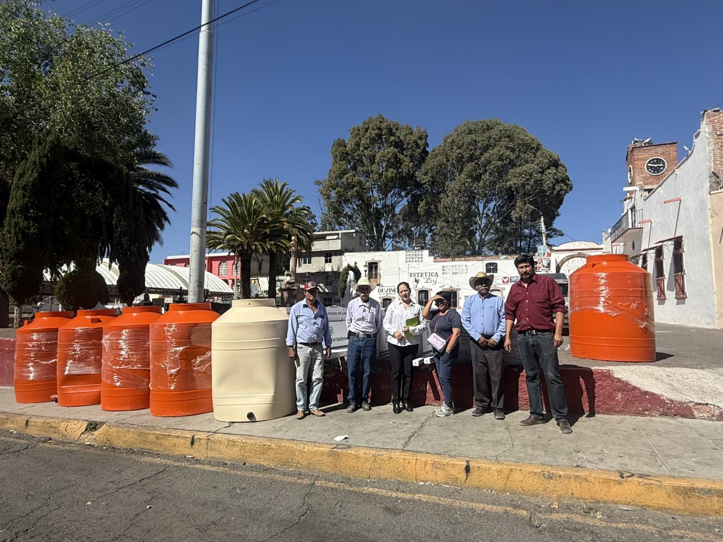Tlanalapa entregó apoyos para el mejoramiento de vivienda