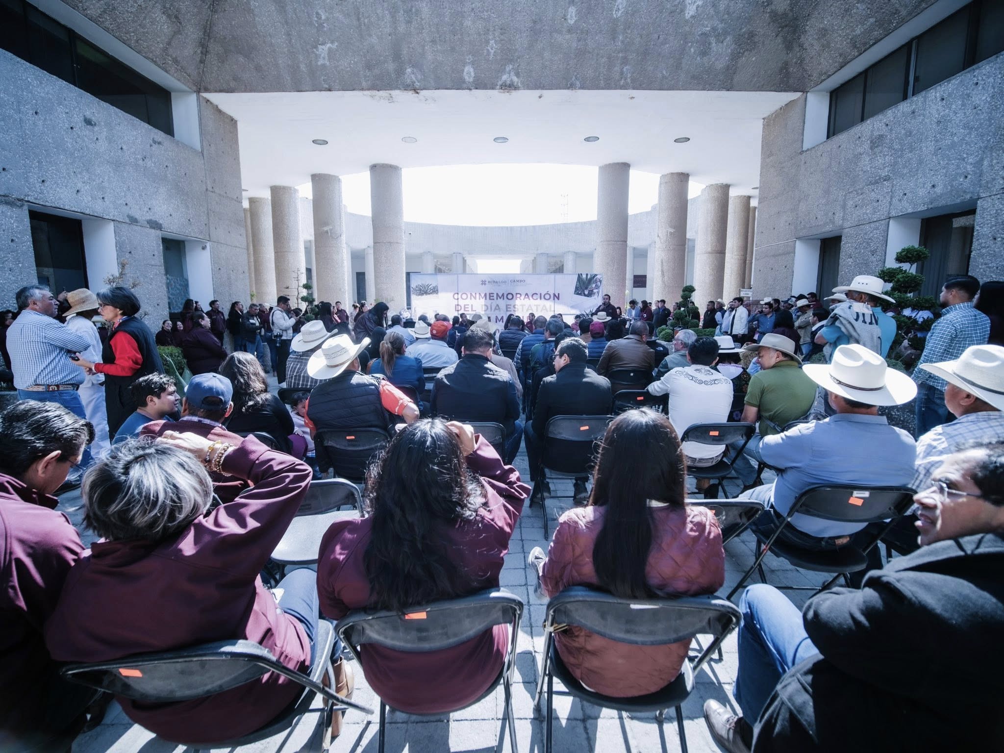 Estudiantes de CECyTEH participan en presentacion musical durante festival en Santiago Tulantepec