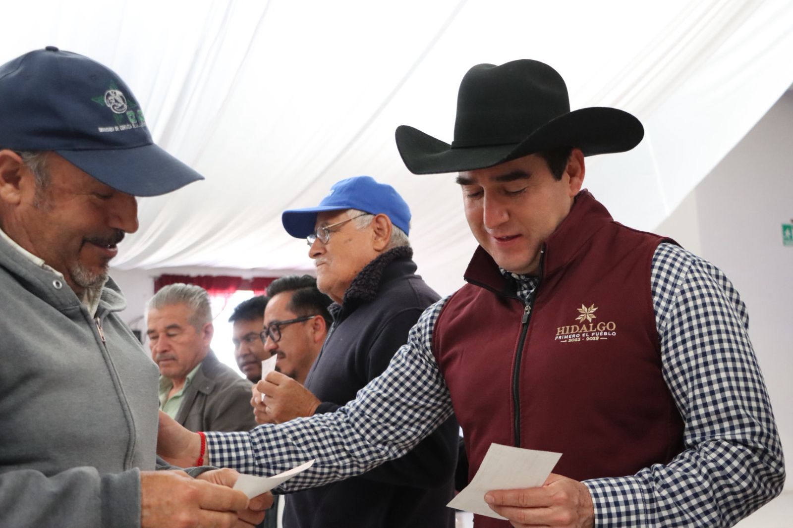 Entregan seguros catastróficos agrícolas a productores en Epazoyucan y Villa de Tezontepec