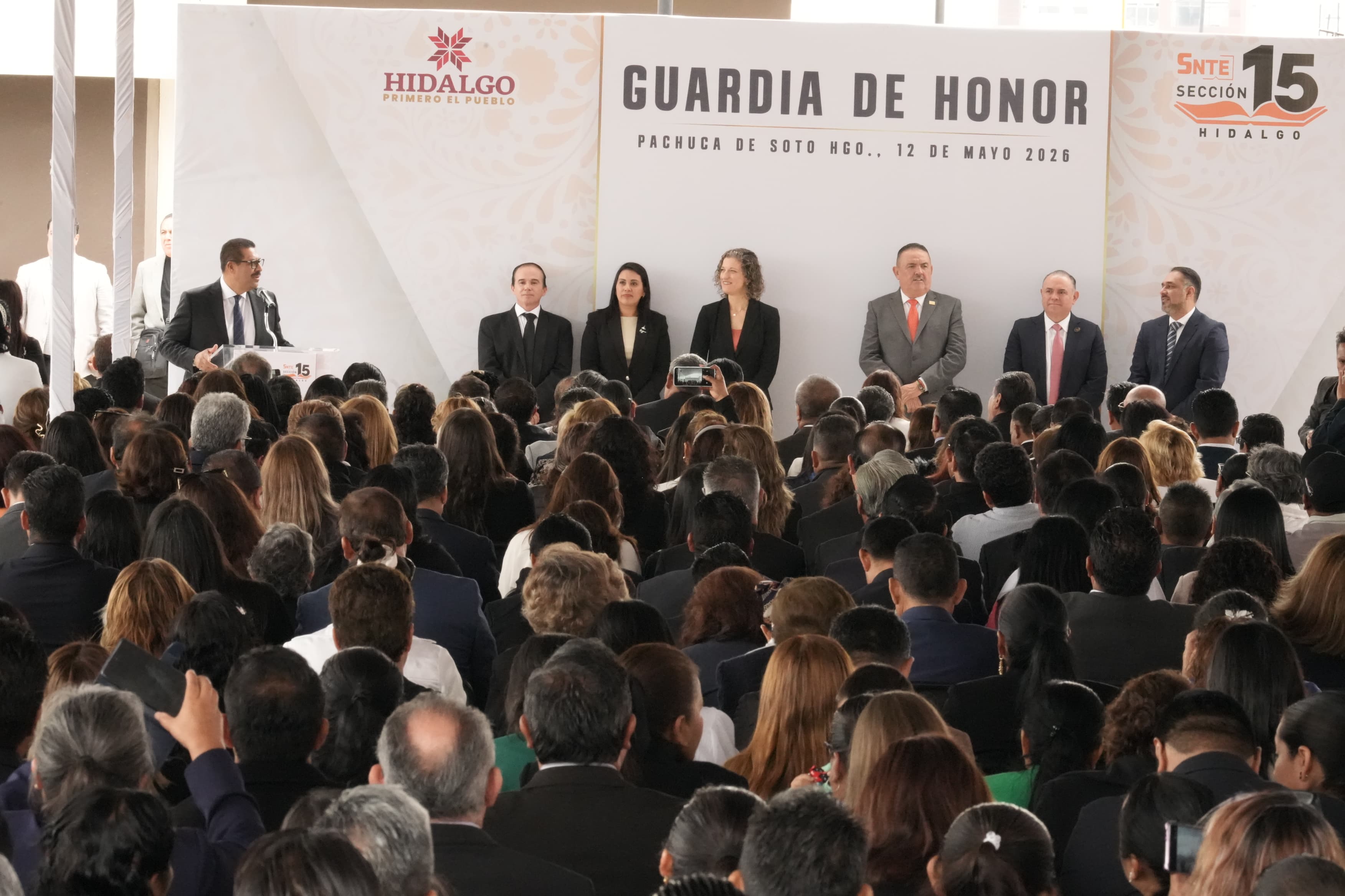SNTE Sección 15 realiza Guardias de Honor en memoria del magisterio hidalguense